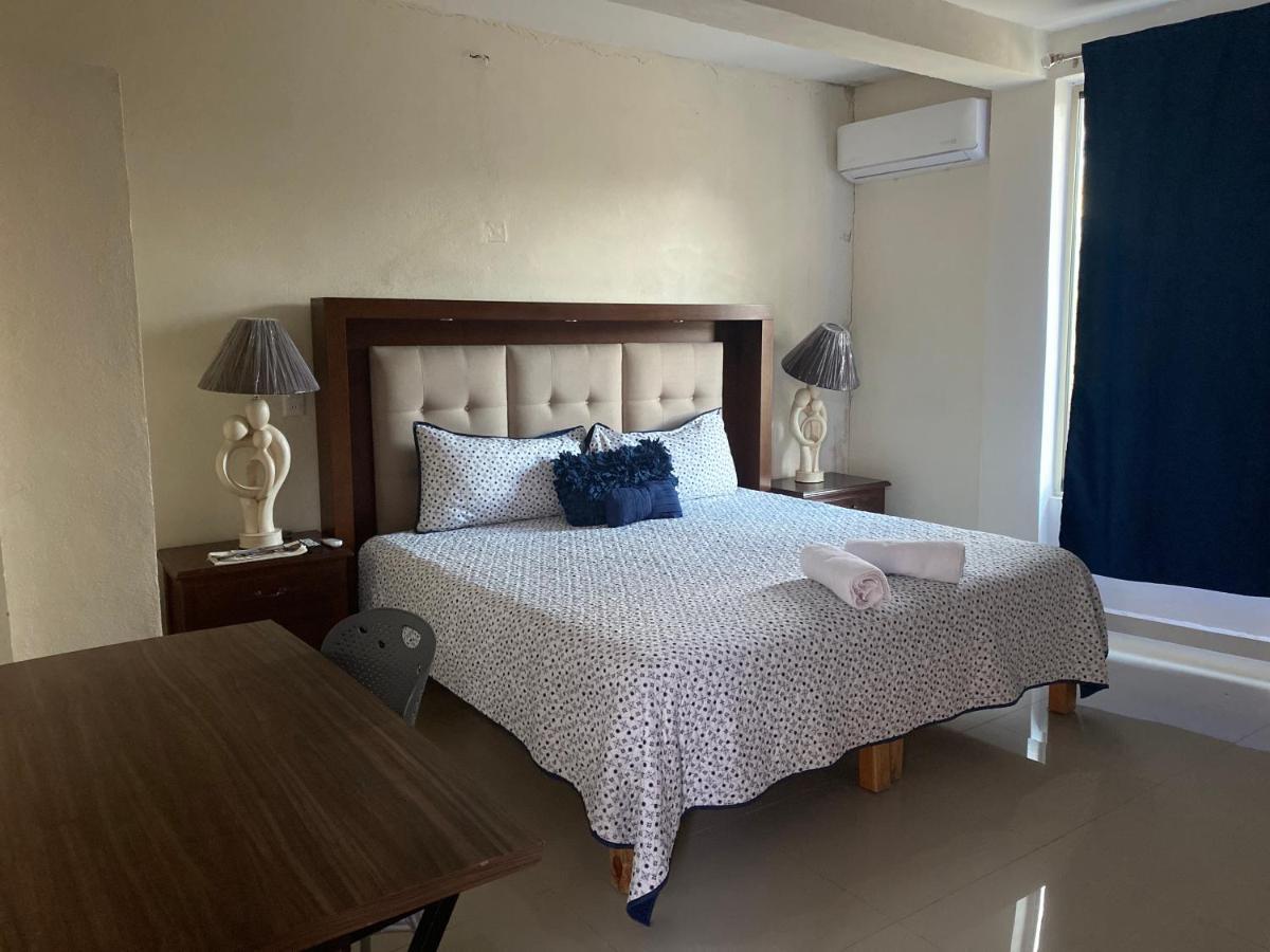Hotel Maria Elenena El Fresno Eksteriør bilde